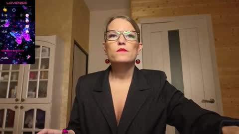 Lady online show from 10-15-25, 10:32