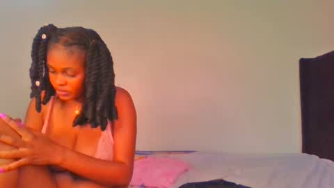 Snapshot of fine_melanie chatting on 01-21-25, 07:37 melanie online show from 01-21-25, 07:37