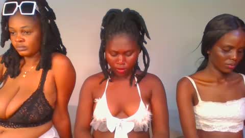 Snapshot of fine_melanie chatting on 01-21-25, 06:23 melanie online show from 01-21-25, 06:23