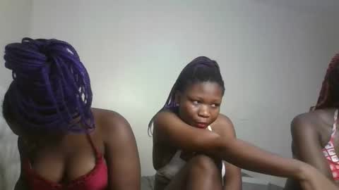 Snapshot of fine_melanie chatting on 09-27-25, 02:49 melanie online show from 09-27-25, 02:49