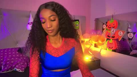 Fiorela Lenin  online show from 10-31-25, 12:50