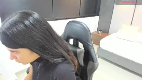 Snapshot of fiorella18_ chatting on 10-22-25, 07:13 F I O R E L L A online show from 10-22-25, 07:13