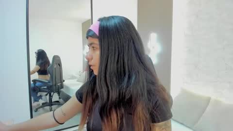 Snapshot of fiorella18_ chatting on 11-14-25, 02:21 F I O R E L L A online show from 11-14-25, 02:21