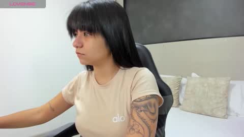 Snapshot of fiorella18_ chatting on 11-18-25, 02:50 F I O R E L L A online show from 11-18-25, 02:50