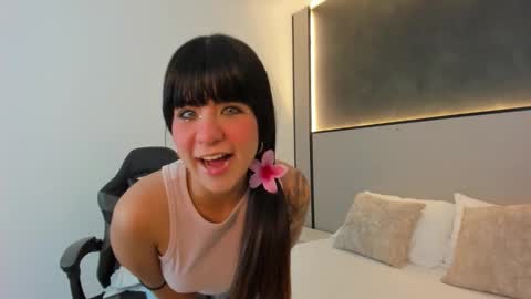 Snapshot of fiorella18_ chatting on 11-25-25, 02:55 F I O R E L L A online show from 11-25-25, 02:55