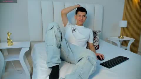 Nicolas online show from 11-06-25, 01:56