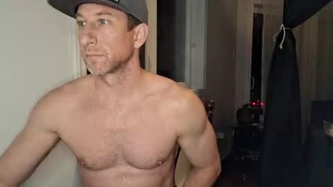 Snapshot of fit_dave_canada chatting on 10-27-25, 12:36 fit_dave_canada online show from 10-27-25, 12:36