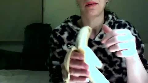 Snapshot of fitbut chatting on 12-29-24, 05:22 Fitbut online show from 12-29-24, 05:22