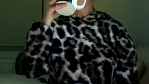 Snapshot of fitbut chatting on 01-12-25, 07:31 Fitbut online show from 01-12-25, 07:31