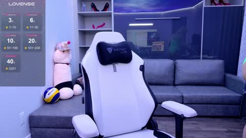 Snapshot of fitcougarcb chatting on 10-07-25, 04:37 Bianca online show from 10-07-25, 04:37