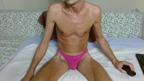 Snapshot of fithotguy90 chatting on 10-12-25, 04:39 Luis online show from 10-12-25, 04:39