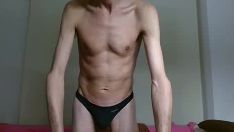 Snapshot of fithotguy90 chatting on 11-01-25, 12:12 Luis online show from 11-01-25, 12:12