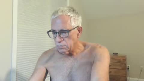 Snapshot of fitman999 chatting on 10-08-25, 12:19 Jon online show from 10-08-25, 12:19