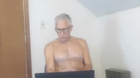 Snapshot of fitman999 chatting on 11-06-25, 09:26 Jon online show from 11-06-25, 09:26