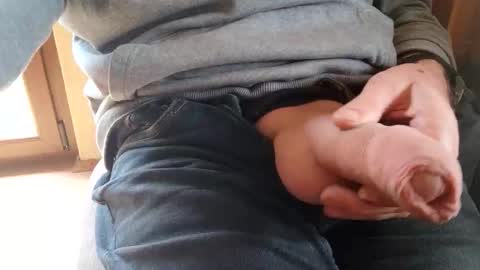 Snapshot of fiveforwilly1 chatting on 02-05-26, 09:03 Markus online show from 02-05-26, 09:03