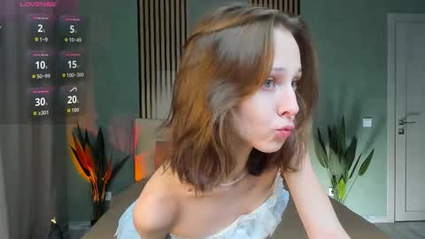 im Linda please give me thumbs up online show from 10-29-25, 03:09