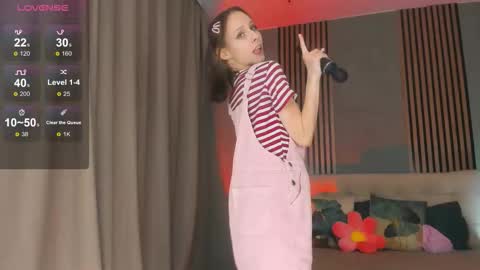 im Linda please give me thumbs up online show from 11-25-25, 10:04