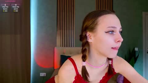 Snapshot of fixielu chatting on 03-30-26, 04:02 im Linda please give me thumbs up online show from 03-30-26, 04:02