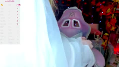 Snapshot of flaircorell chatting on 10-28-25, 04:05 Sophie online show from 10-28-25, 04:05