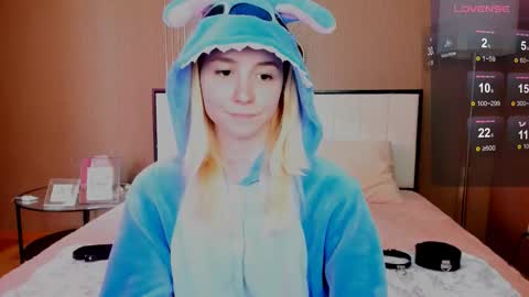 Snapshot of fleximona chatting on 10-24-25, 08:44 FlexiMona online show from 10-24-25, 08:44