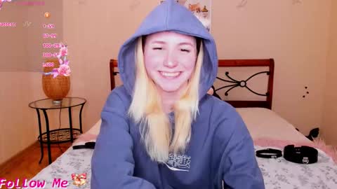 Snapshot of fleximona chatting on 11-23-25, 03:34 FlexiMona online show from 11-23-25, 03:34