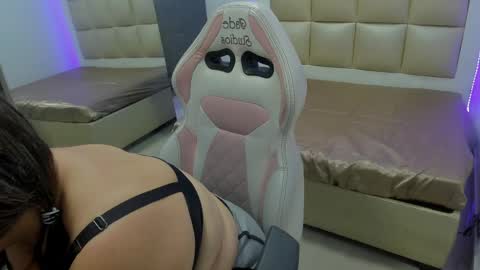 flora_js_ online show from 04-14-26, 01:00