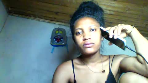 Snapshot of florencia011 chatting on 10-21-25, 06:14 florencia011 online show from 10-21-25, 06:14