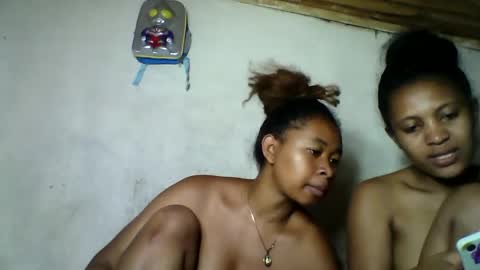 Snapshot of florencia011 chatting on 10-21-25, 06:19 florencia011 online show from 10-21-25, 06:19