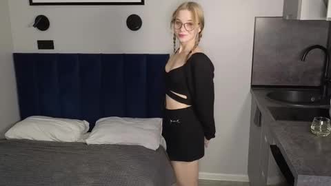 Dolly online show from 10-17-25, 11:24