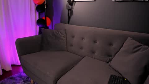 Its a pleasure to meet you. Im Flower. Help me reach 1k. Follow me. online show from 10-18-25, 11:55