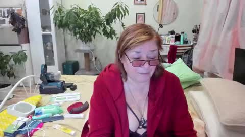 Flowerlower online show from 10-28-25, 06:43