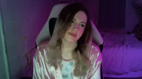 Snapshot of fluxsux chatting on 10-08-25, 01:20 Flux online show from 10-08-25, 01:20