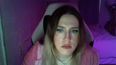 Snapshot of fluxsux chatting on 10-15-25, 01:11 Flux online show from 10-15-25, 01:11