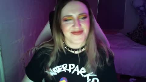 Snapshot of fluxsux chatting on 12-01-25, 02:00 Flux online show from 12-01-25, 02:00