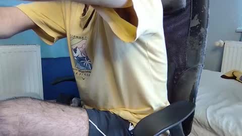 Snapshot of flycb chatting on 11-16-25, 12:11 Fly online show from 11-16-25, 12:11