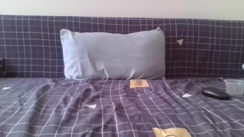 flylen online show from 12-17-25, 04:02