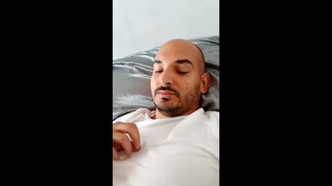 Snapshot of fn389 chatting on 04-06-26, 05:58 Frank online show from 04-06-26, 05:58