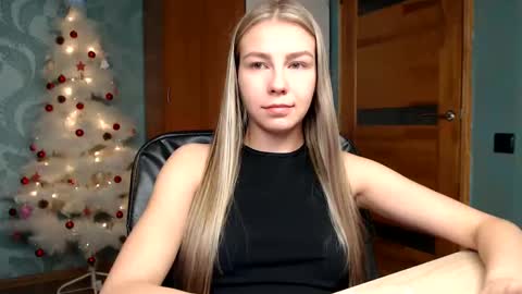 Molli  Ready for any play with you. Hottest show in pvt  Help a student earn big tokens  online show from 12-28-24, 02:01