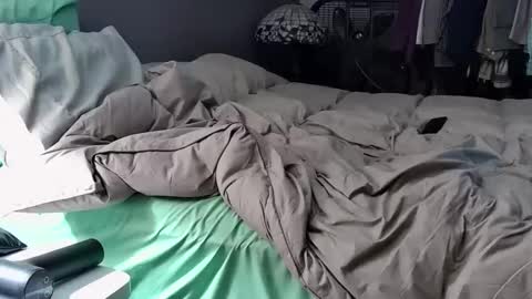 Snapshot of foodforcatfists chatting on 12-01-25, 04:28 foodforcatfists online show from 12-01-25, 04:28