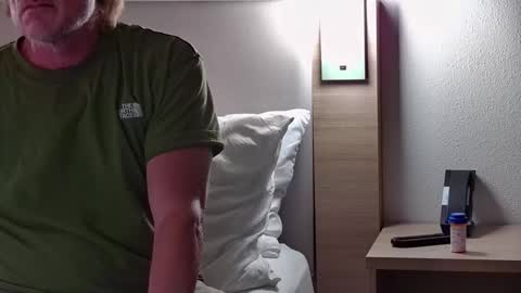 Snapshot of foodforcatfists chatting on 03-30-26, 01:28 foodforcatfists online show from 03-30-26, 01:28