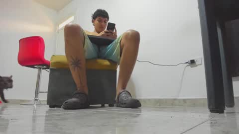 Snapshot of foot_master777 chatting on 02-06-25, 01:10 foot_master777 online show from 02-06-25, 01:10