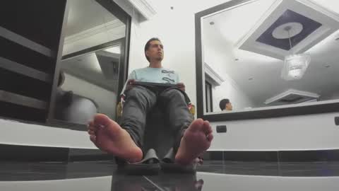 Snapshot of foot_master777 chatting on 02-15-25, 02:37 foot_master777 online show from 02-15-25, 02:37