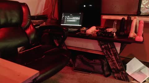 Snapshot of footlover6 chatting on 01-18-25, 11:11 Thomas Jefferson online show from 01-18-25, 11:11