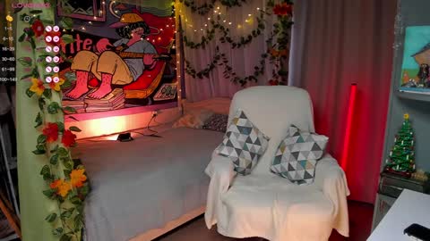 Snapshot of forest_lina chatting on 01-13-25, 08:15 online show from 01-13-25, 08:15