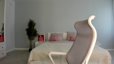 Kira online show from 09-24-25, 01:53