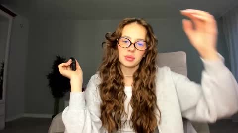 Kira online show from 10-13-25, 12:43