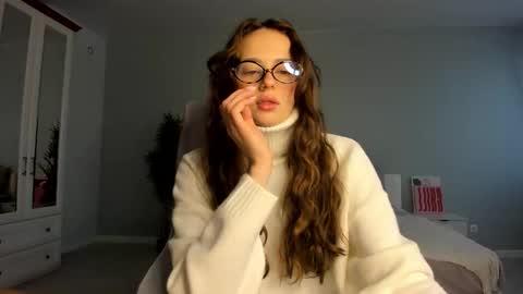 Kira online show from 10-15-25, 01:06