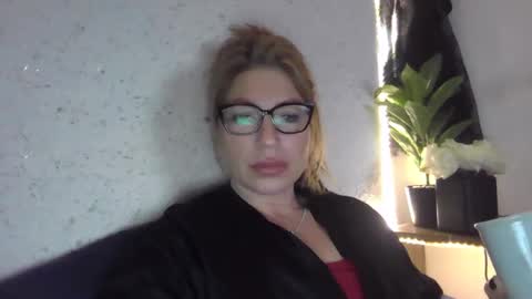 fox_red_lady7 online show from 02-01-25, 09:00