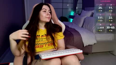 Snapshot of foxohlove chatting on 02-14-25, 05:19 Foxy online show from 02-14-25, 05:19