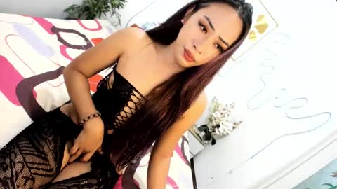 Snapshot of foxxxy_bunny18 chatting on 10-14-25, 02:01 Rianne online show from 10-14-25, 02:01